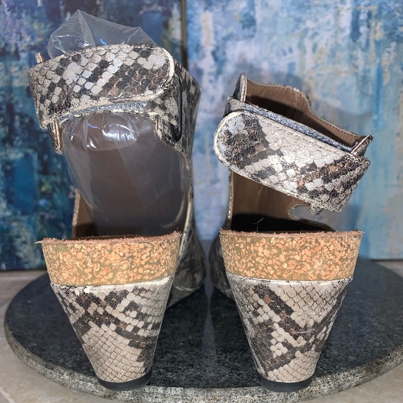 Boutique by CORKYS faux snakeskin calypso peep toe wedges women’s shoes size 6 - Picture 7 of 10